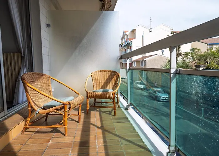 Les Coraux, Centre & Lägenhet